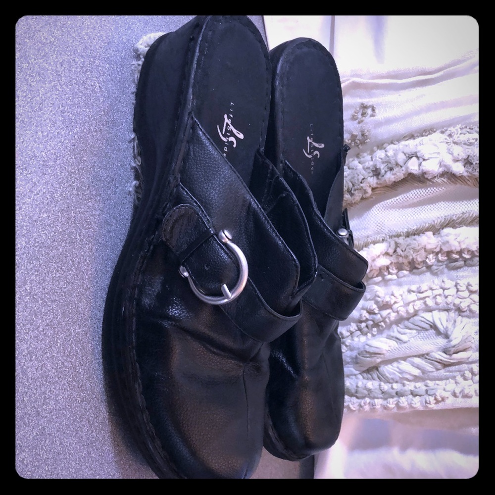 Slip on comfortable black mules